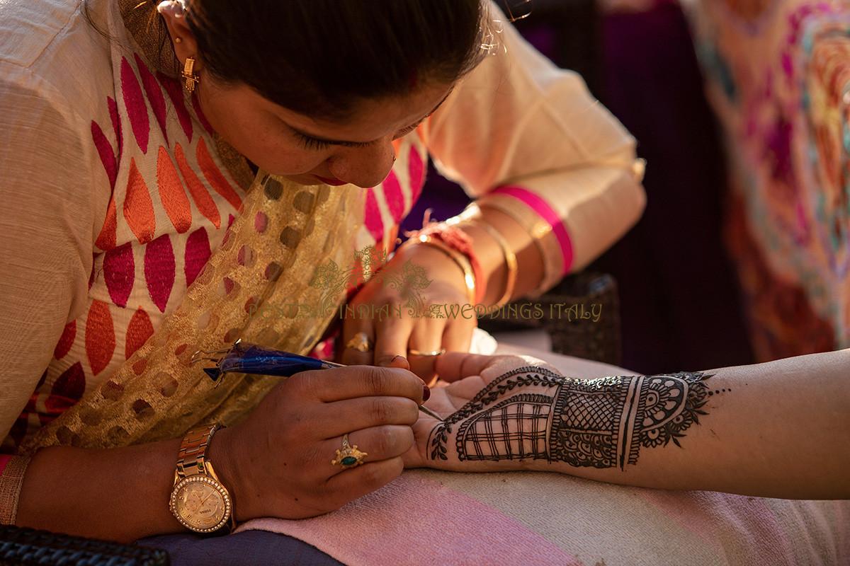 Ifra Mehndi Artist